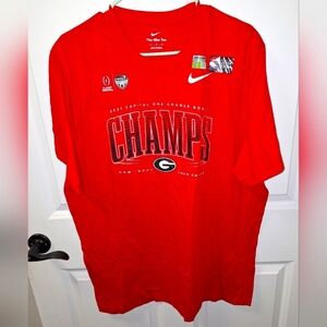 A Nike Tee official Georgia Bulldog's short sleeve t-shirt in a men's size XL.